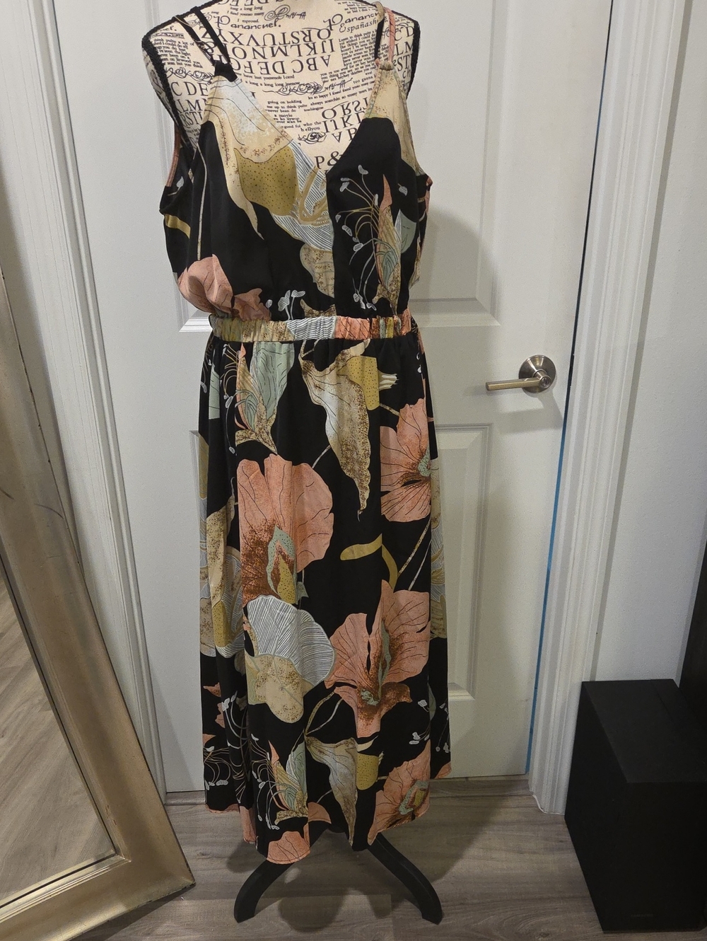 Gorgeous Cupshe Black Maxi Dress with Peach and Cream Floral Print Size XL!